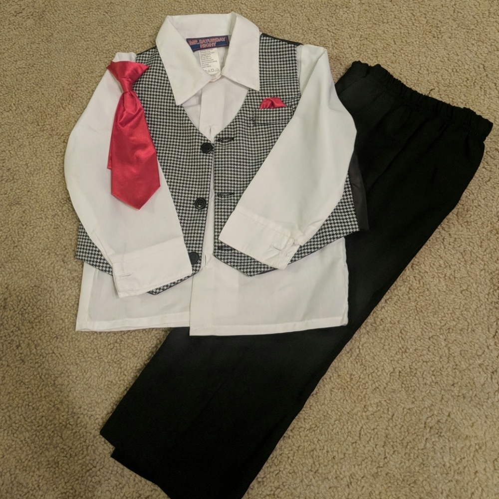 Kids suit size 4T.